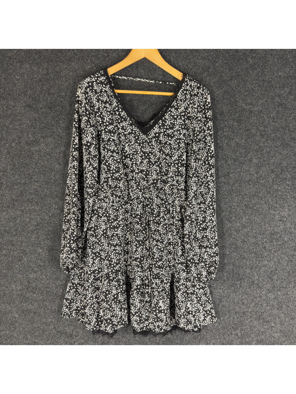 Maurices Mini Dress Women M Medium Black Floral Short V-Neck Long Sleeve Lined